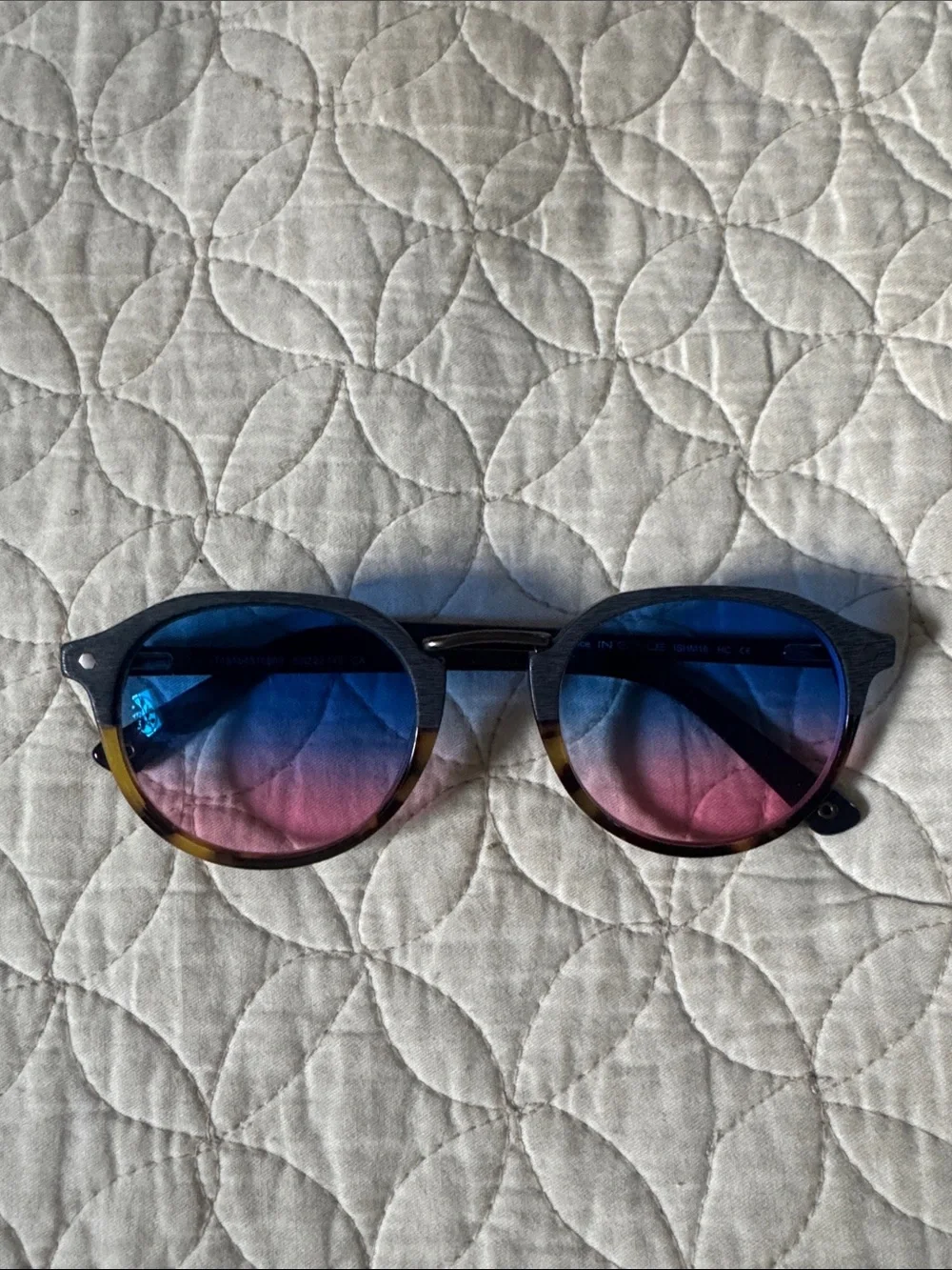 Round Gradient Blue-Pink Women's Sunglasses with Tortoiseshell Frame